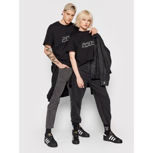 2005 T-shirt Unisex Signature Tee Crna Relaxed Fit